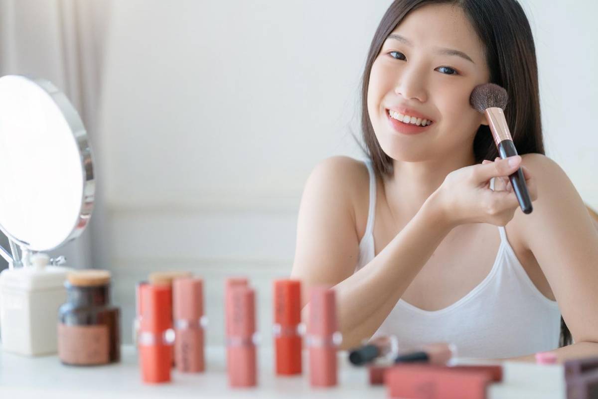 Các bước trang điểm theo xu hướng Clean Girl Makeup